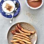 Churros z sosem czekoladowym Churros with chocolate sauce