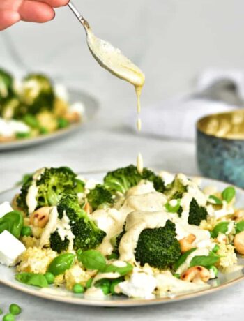 kasza jaglana z brokułami, groszkiem i sosem z nerkowców Millet with broccoli, peas and cashew sauce