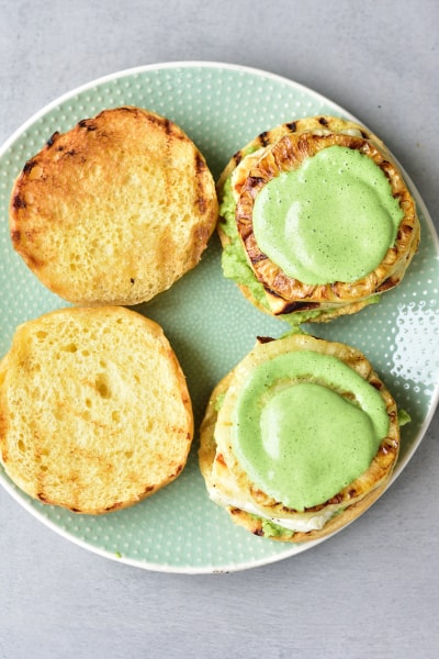 buns with avocado, halloumi, pineapple and coriander and lime sauce