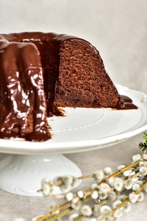 close up on chocolate orange bundt cake