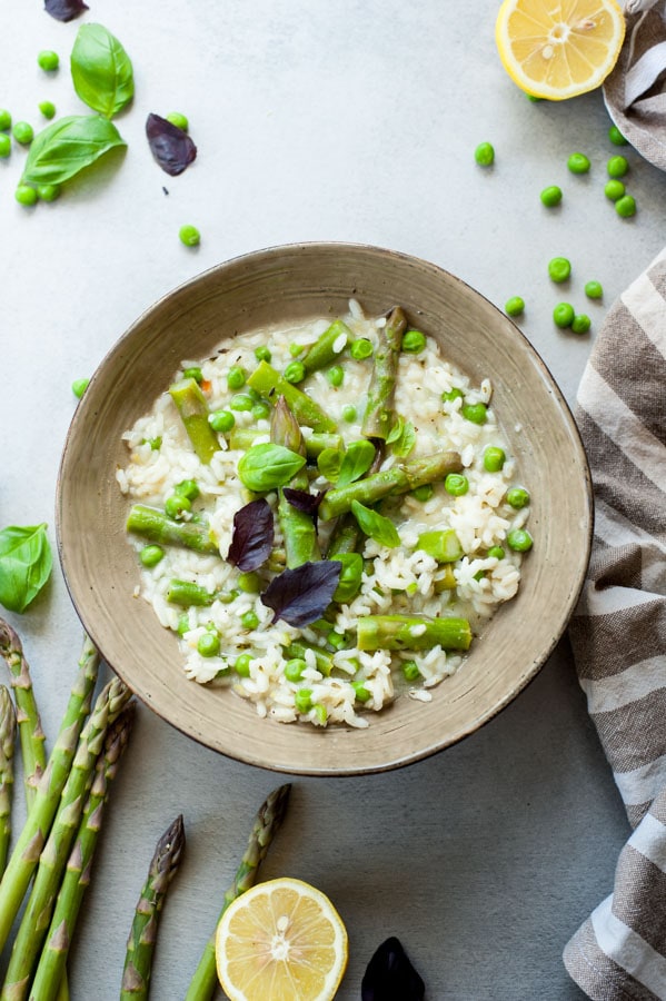 Lemony asparagus risotto with green peas - Everyday Delicious