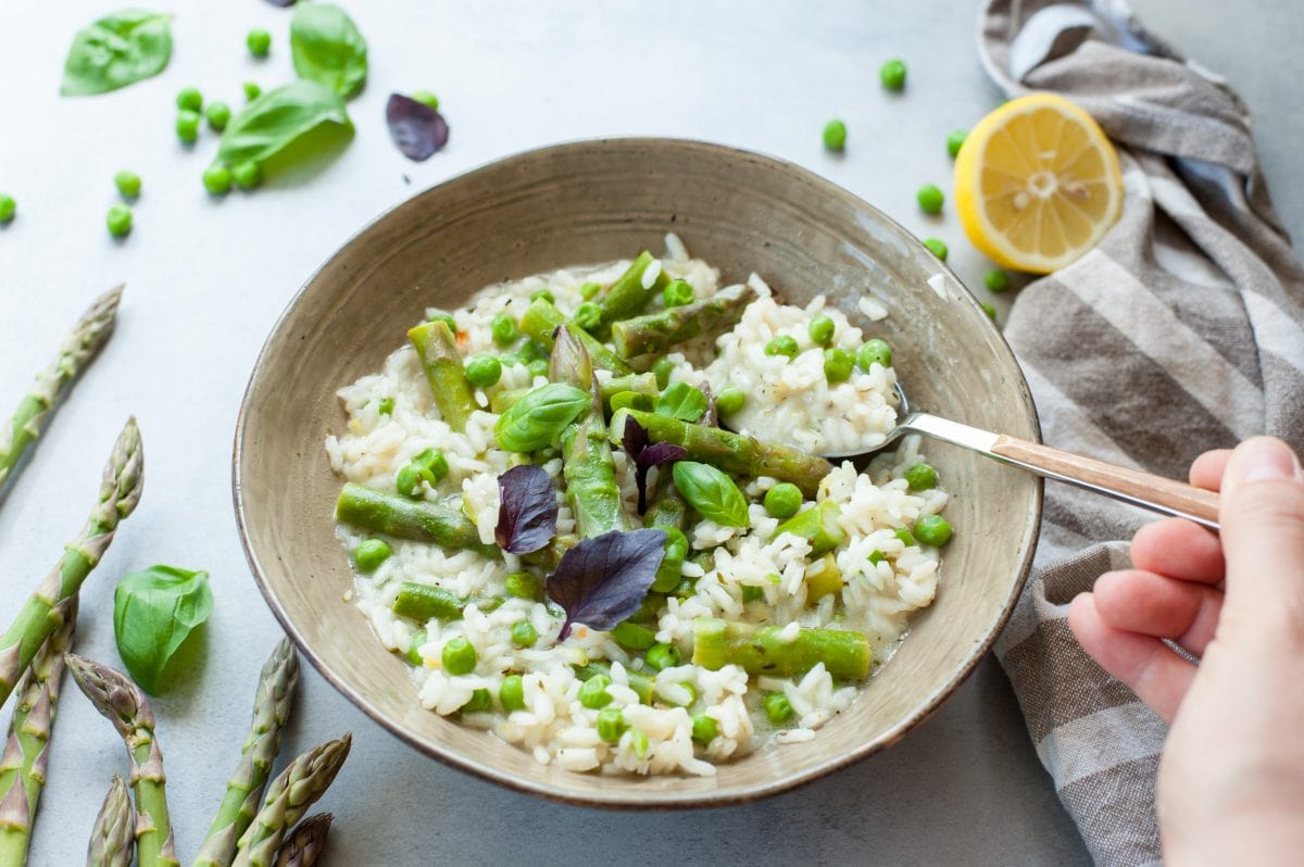Lemony asparagus risotto with green peas - Everyday Delicious