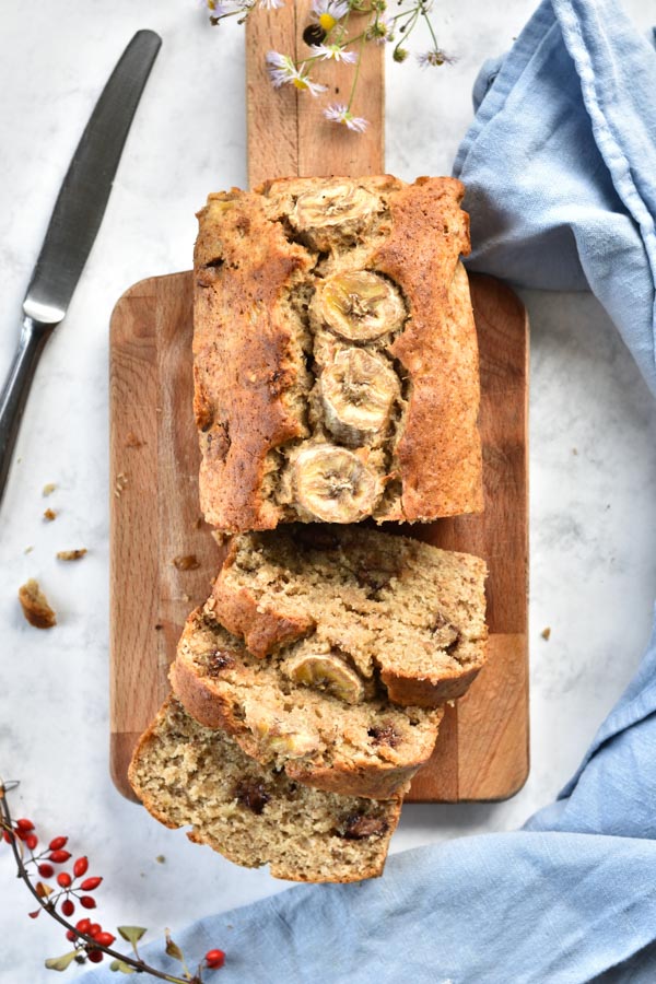 banana bread with cinnamon, cardamom and chocolate