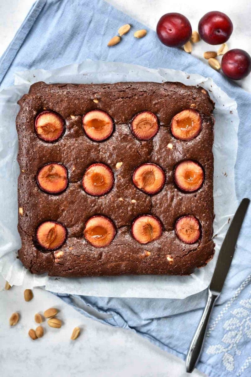 Brownie with peanuts and plums