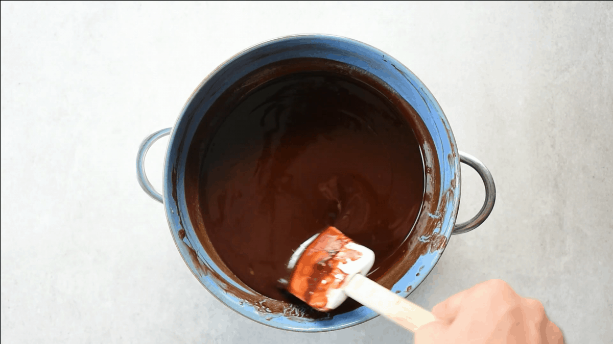 melten chocolate and butter in a bowl