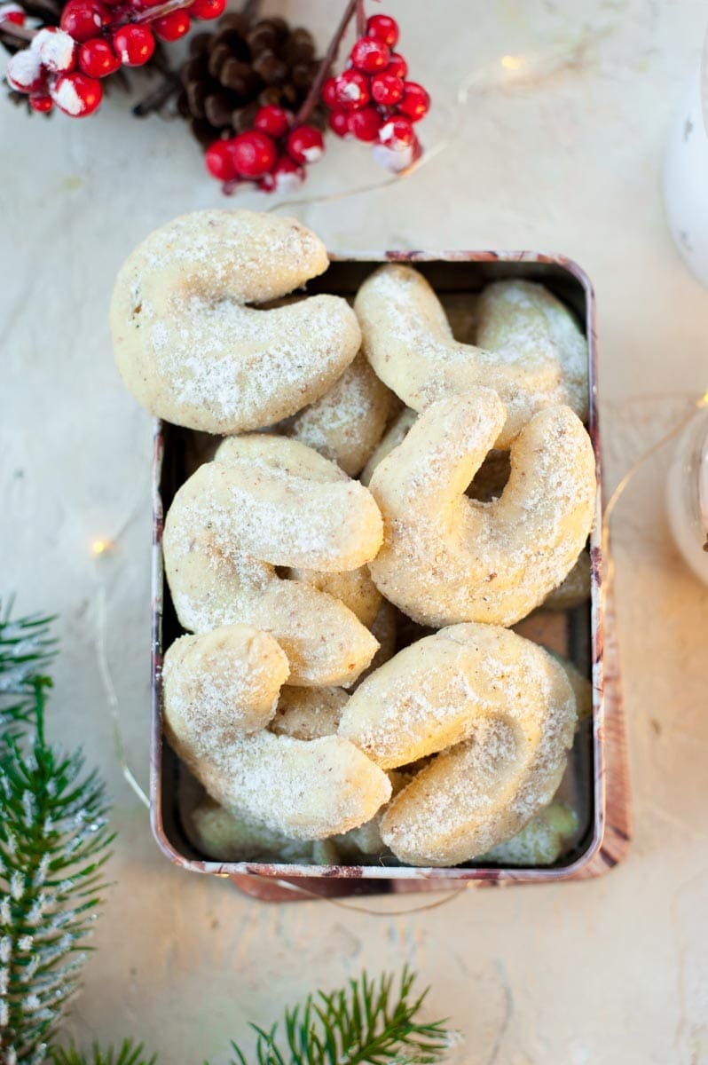 Vanillekipferl - vanilla crescent cookies (+ video) - Everyday ...