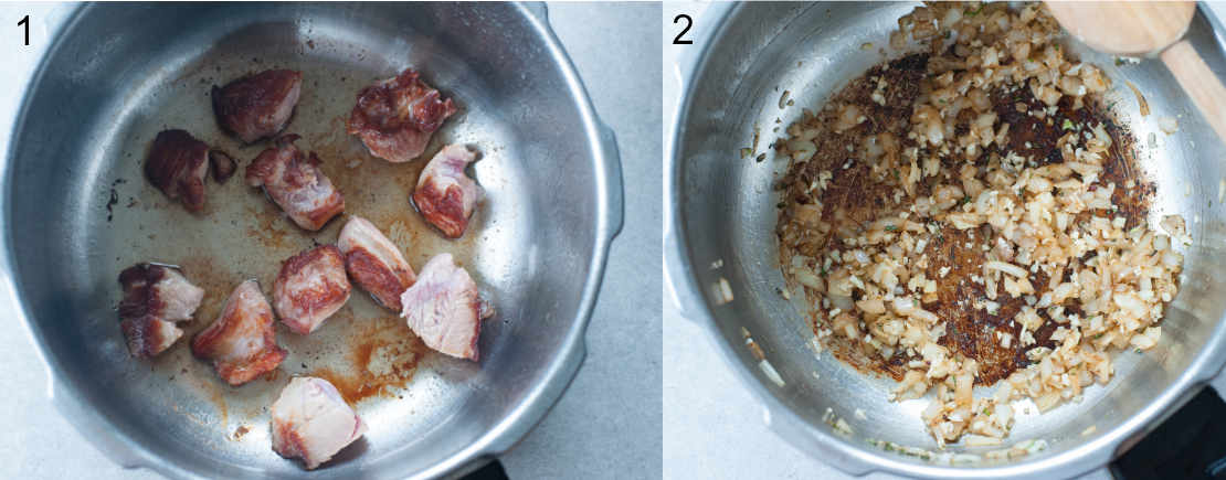 Podsmażone kawałki mięsa indyka w garnku. Podsmażona cebula z czosnkiem w garnku.