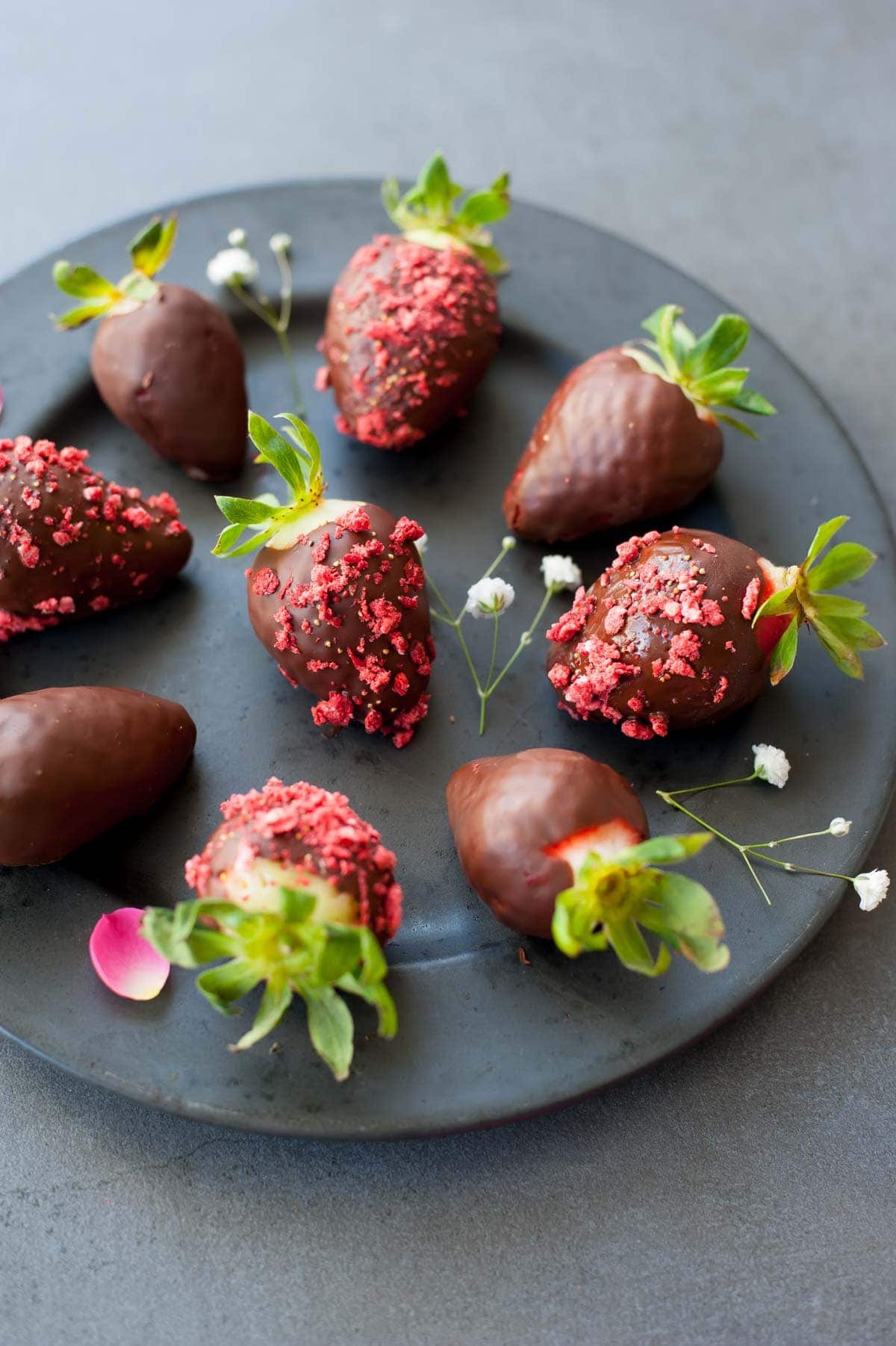 How to Make Chocolate Covered Strawberries - Foolproof & No Sweating