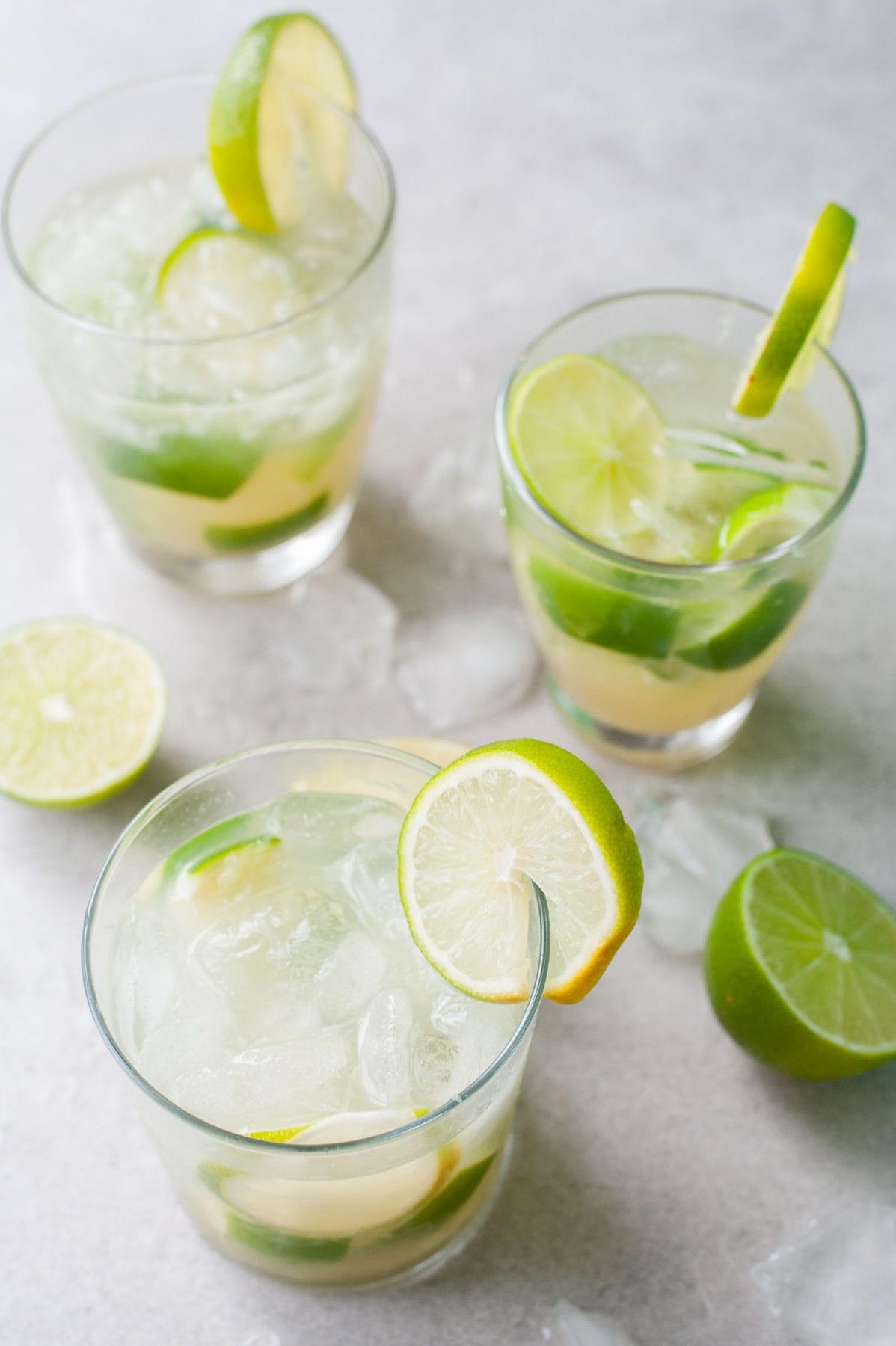 Przepis na drink Caipirinha (+4 owocowe wersje) - Everyday Delicious