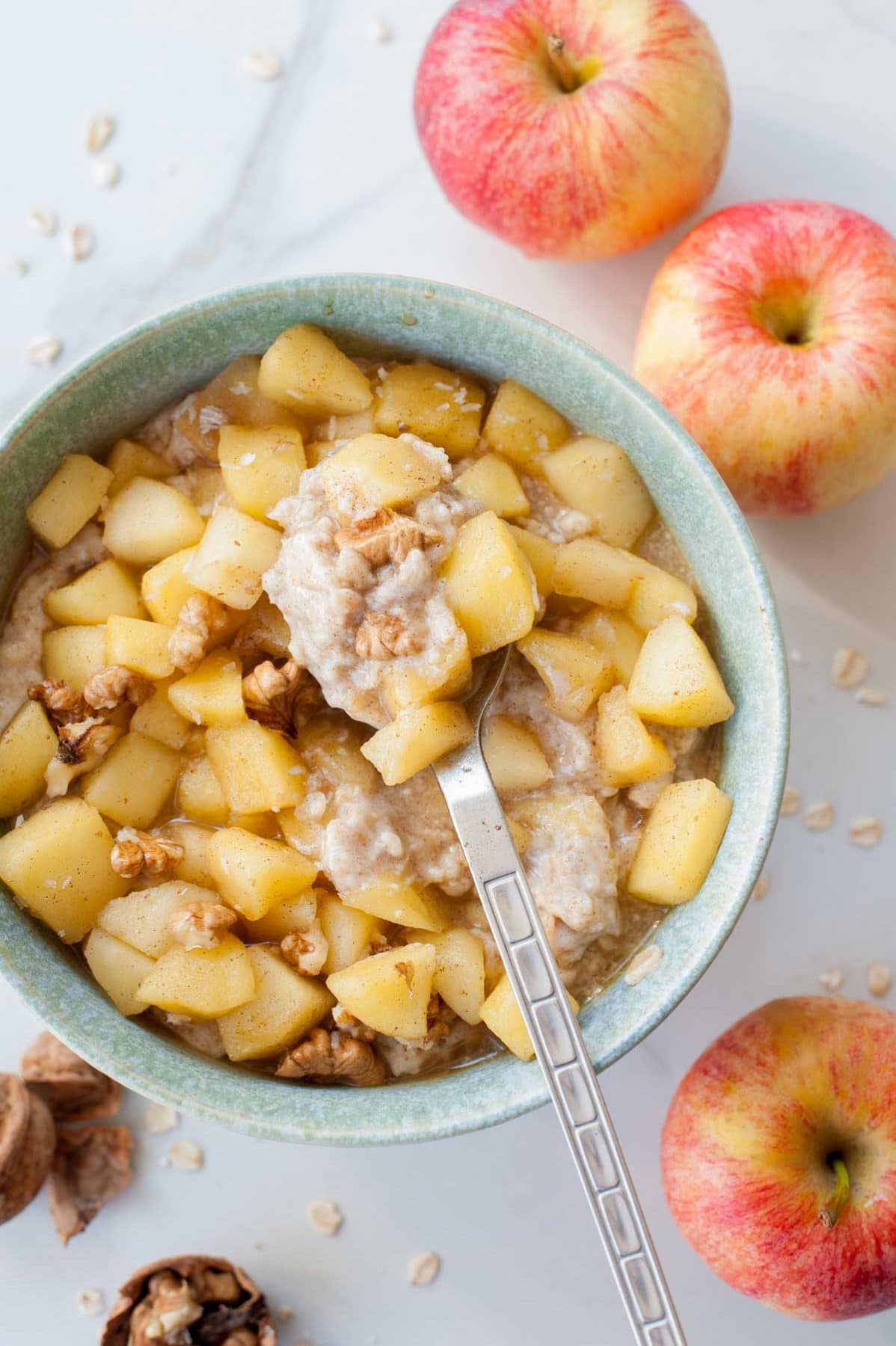 Apple cinnamon oatmeal