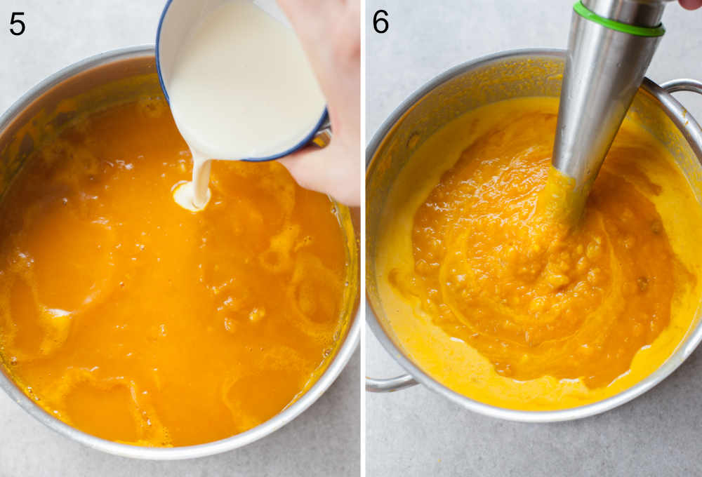 Śmietana jest dodawana do zupy dyniowej. Zupa dyniowa jest miksowana blenderem.