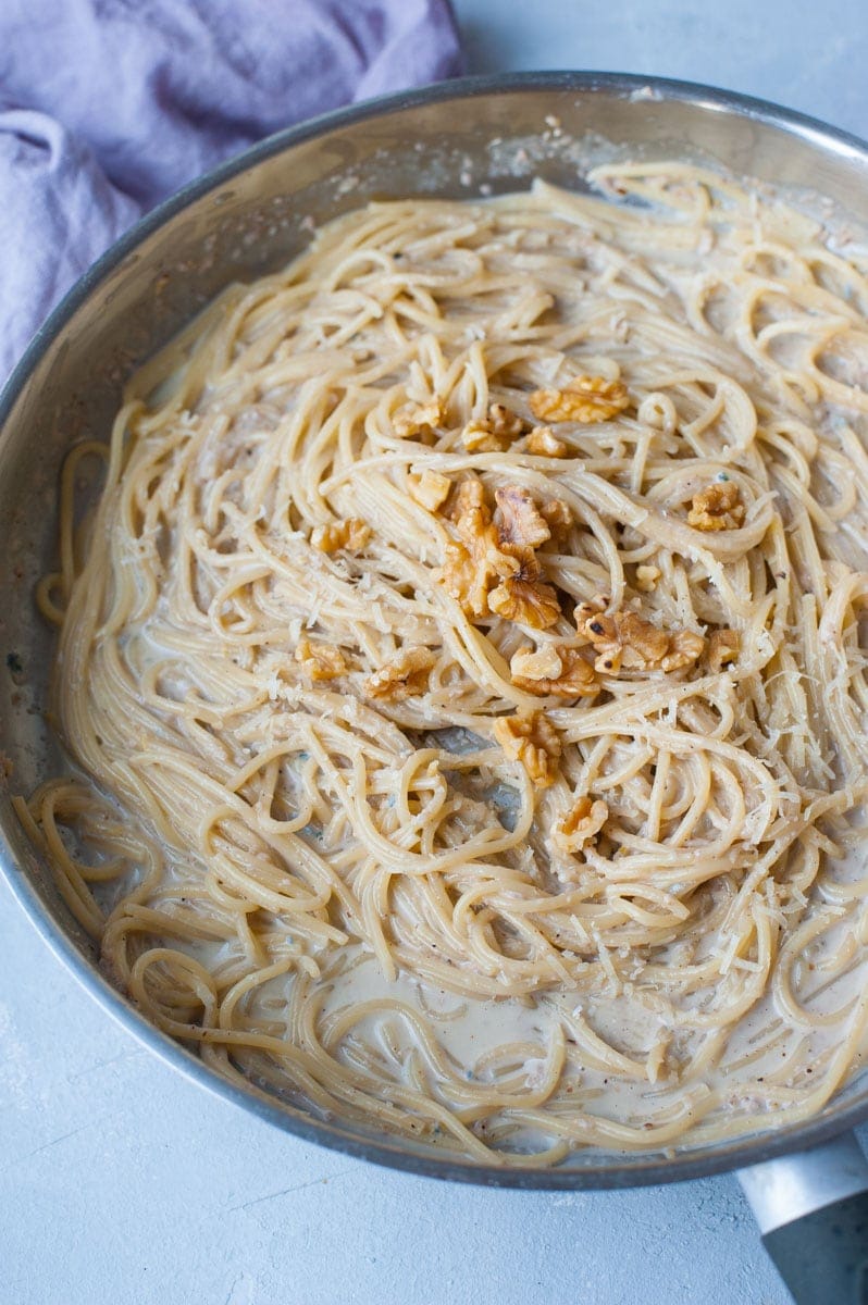 One-Pot Gorgonzola, Walnut and Spinach Pasta (Pasta Gorgonzola e Noci) –  Skinny Spatula