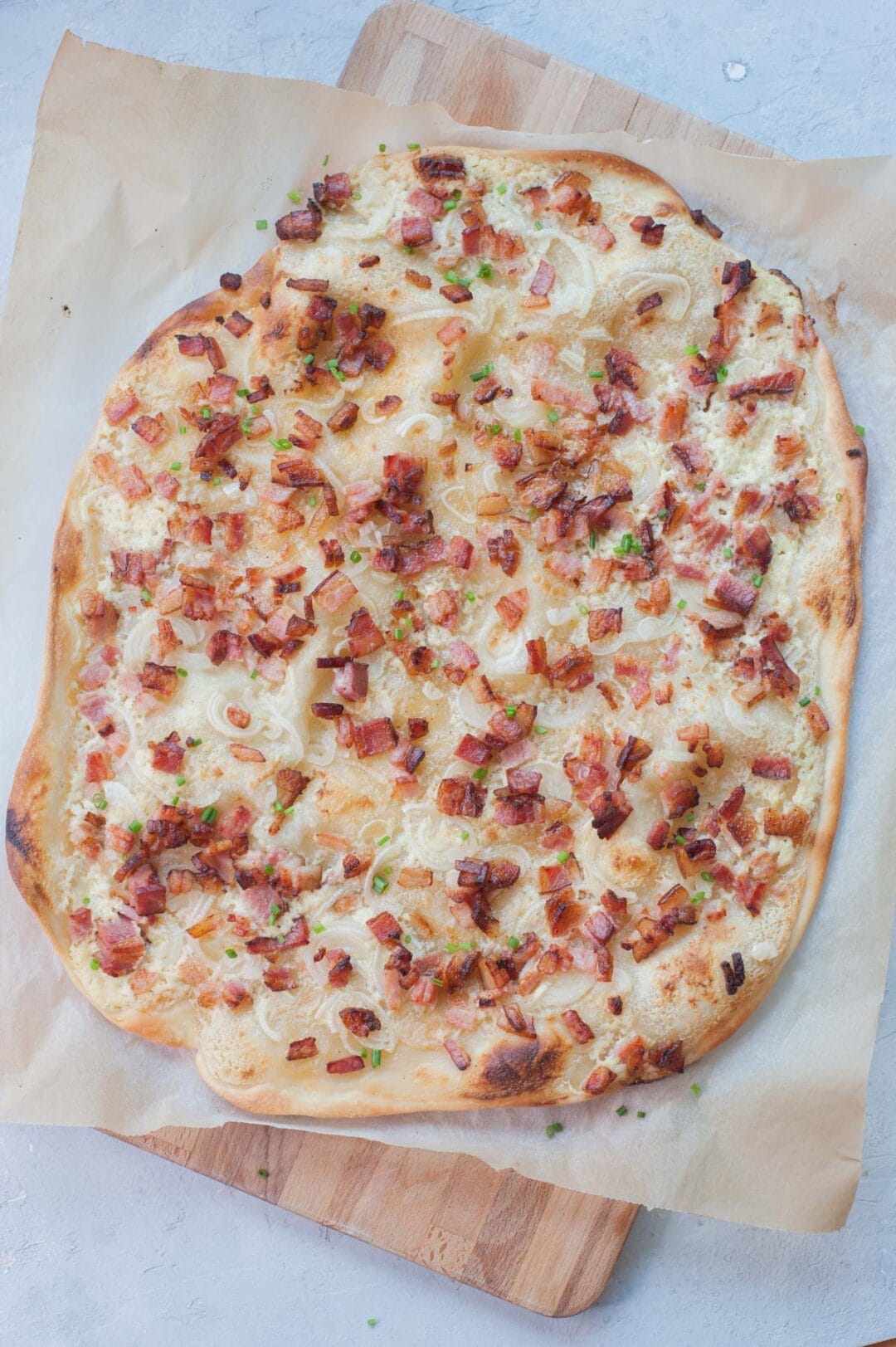 Flammkuchen - German pizza with bacon and onions (video)