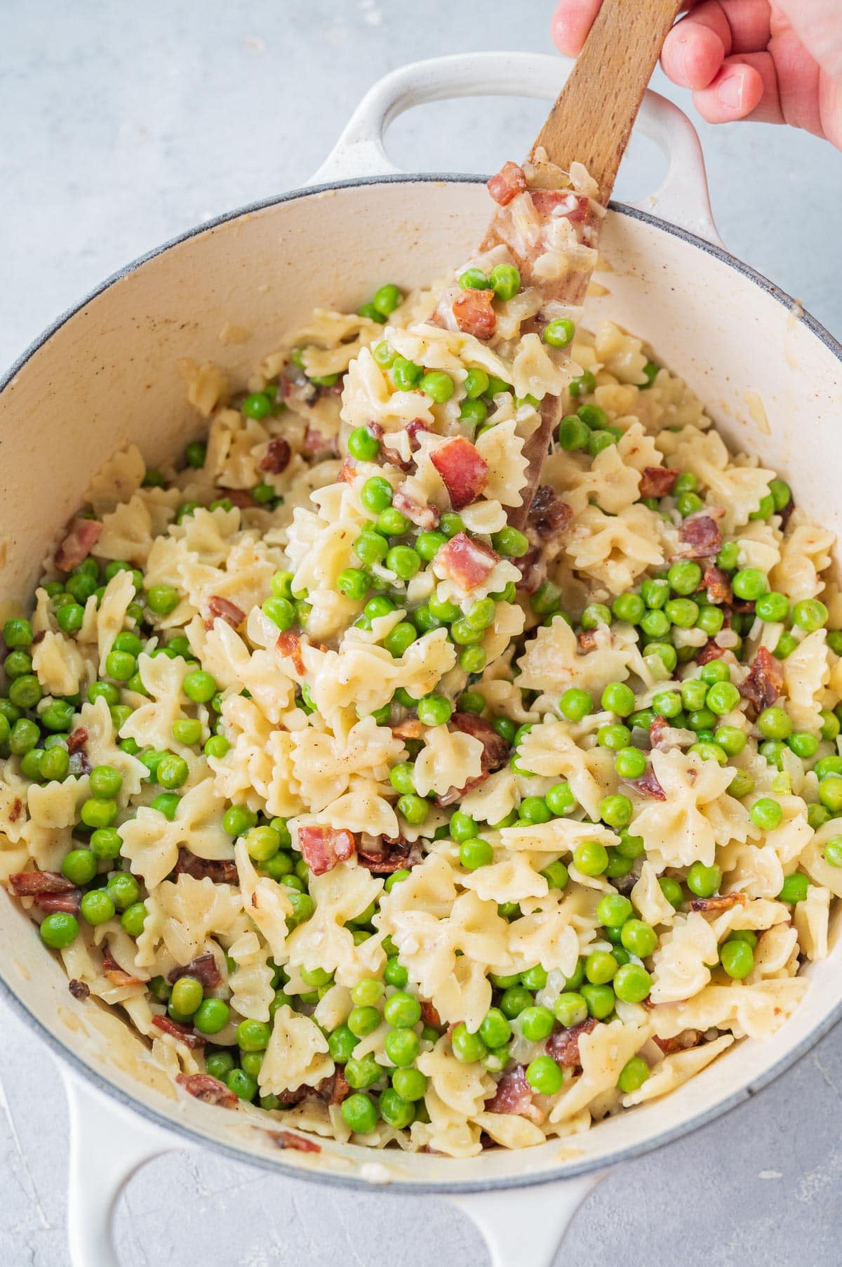 Bacon and peas pasta in a pot.