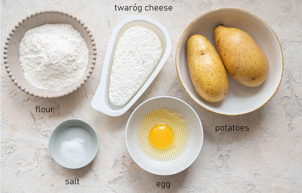 Labeled ingredients for potato and cheese leniwe.