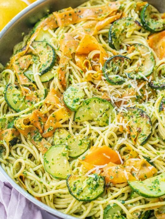 Parsley pesto pasta in a frying pan.