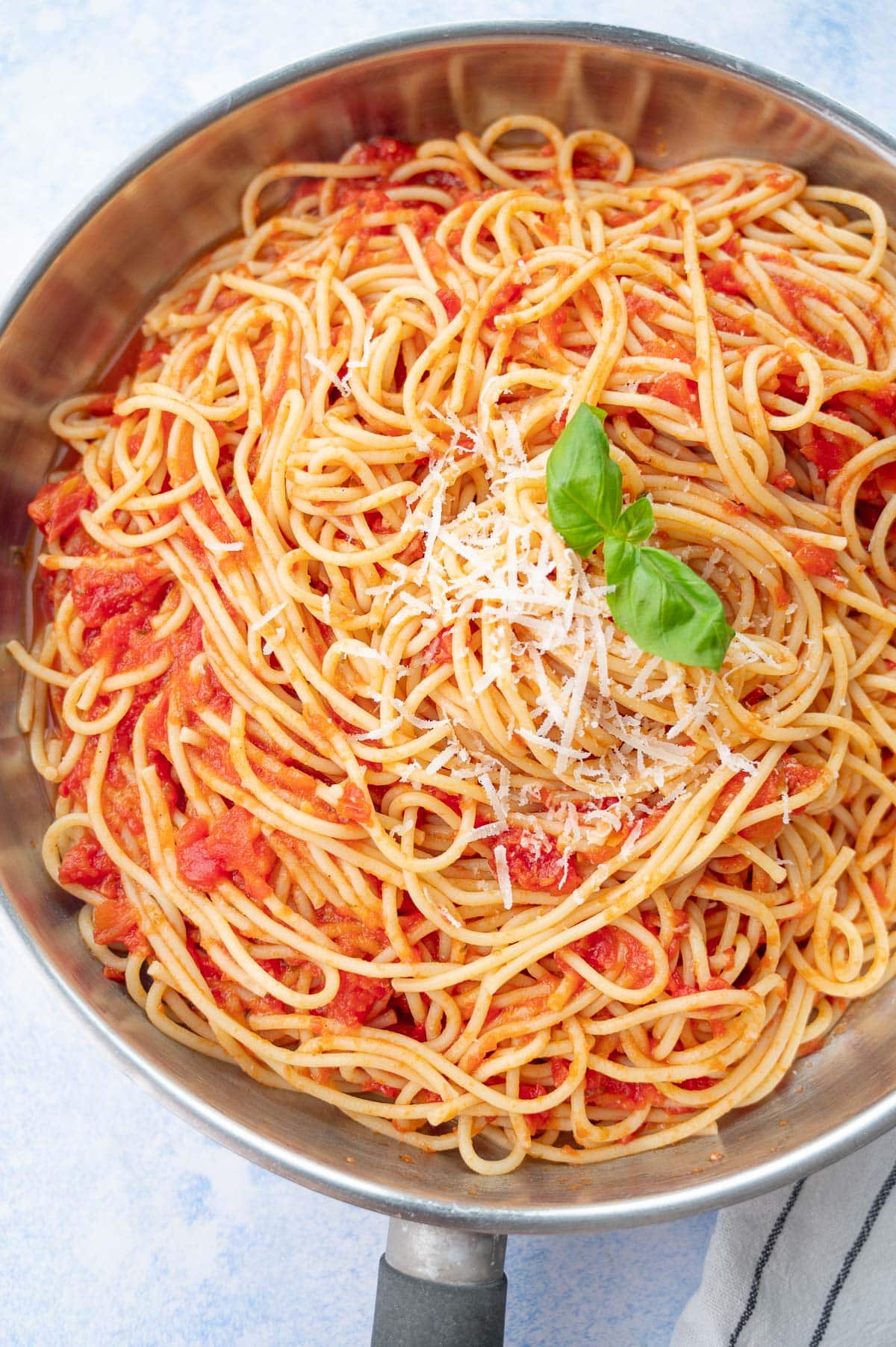 Spaghetti Pomodoro (from 'the Bear') in a frying pan.