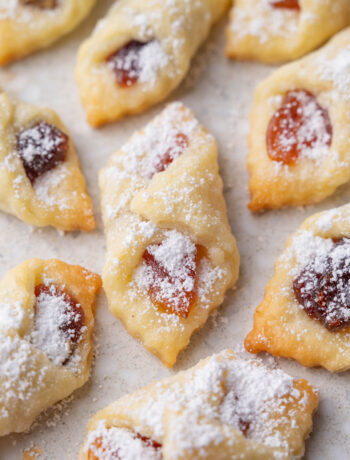 Kolaczki cookies on a grey background.