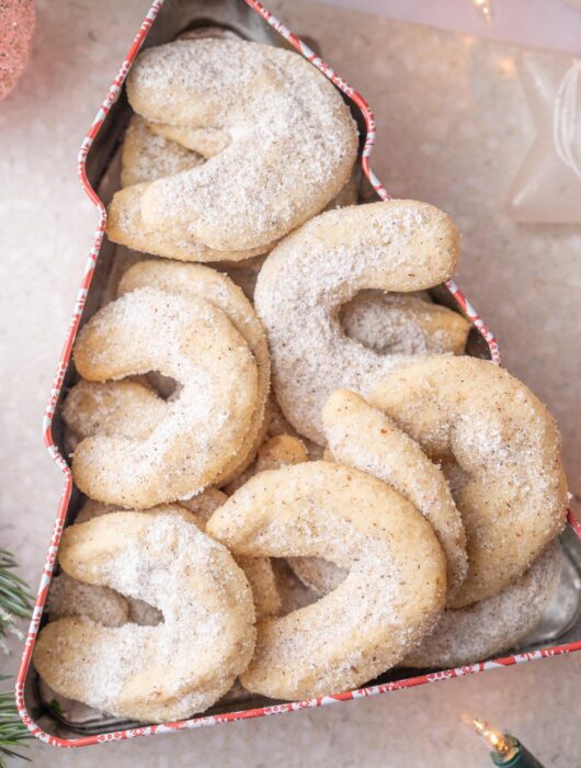 Vanillekipferl cookies in a cookie tin.