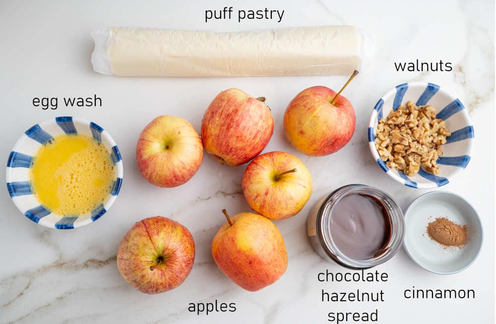 Labeled ingredients for apples in puff pastry.