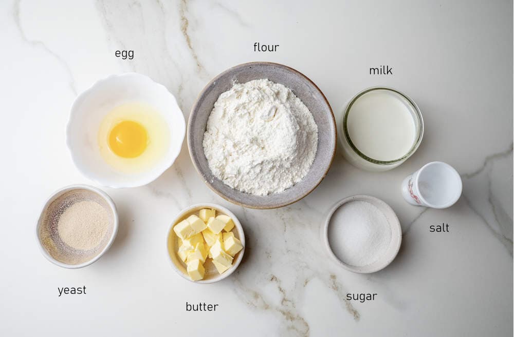 Labeled ingredients for steamed buns.